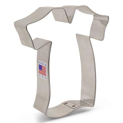 A graduation cookie cutter by ann clark. Size is 4"